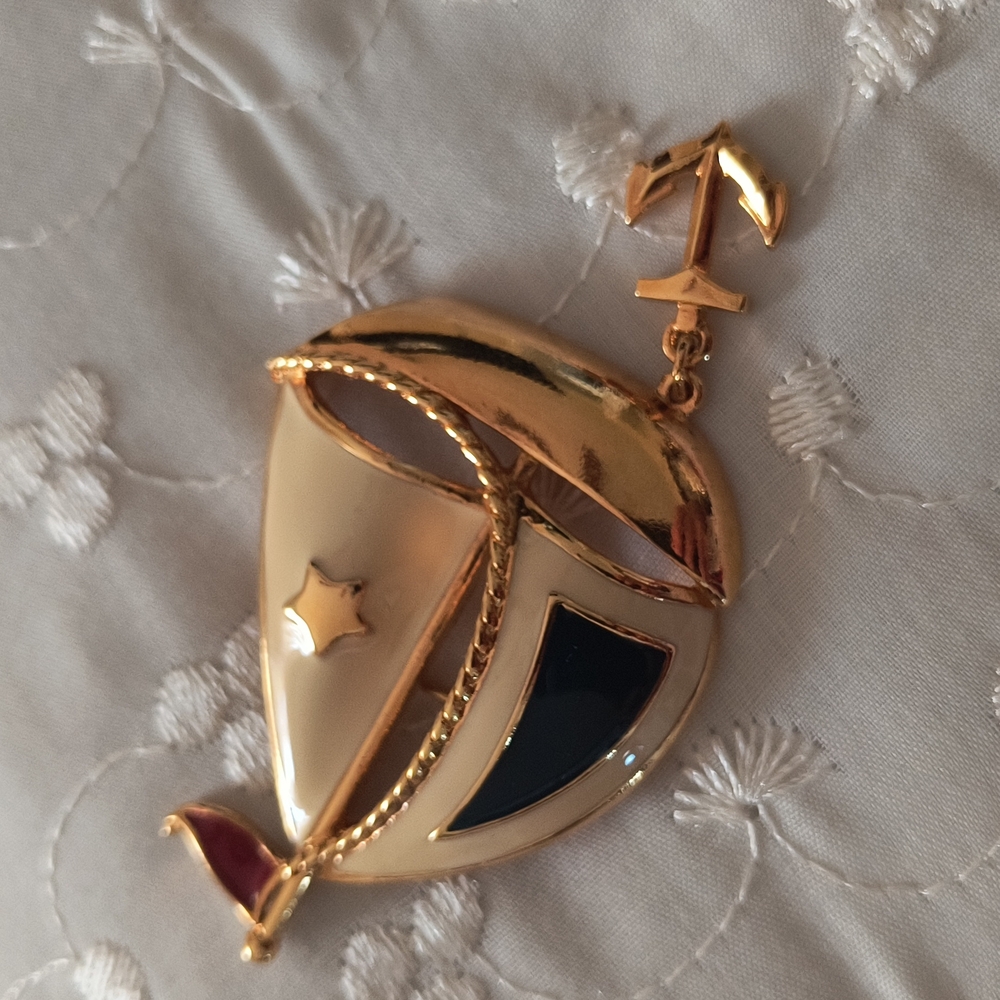 Vintage Avon sailers brooch